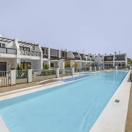 Апартаменты Hola Arnage Pool View