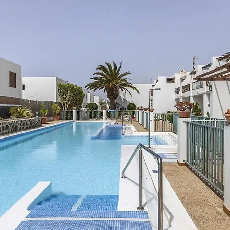 Апартаменты Hola Arnage Pool View